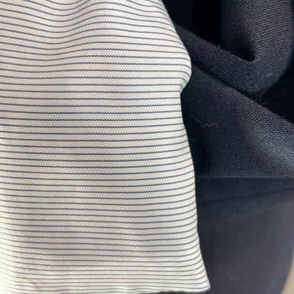 Gap wool blend classic navy blazer.  Size 12.  Fully lined. - Picture 16 of 16